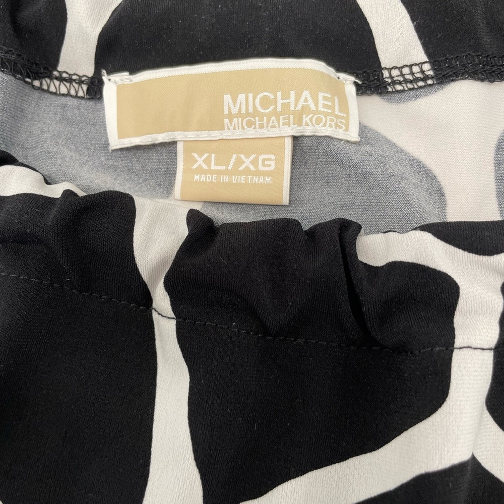 Women’s Michael Kors Black and White Giraffe Print Halter Neckline Top size XL - Picture 6 of 7